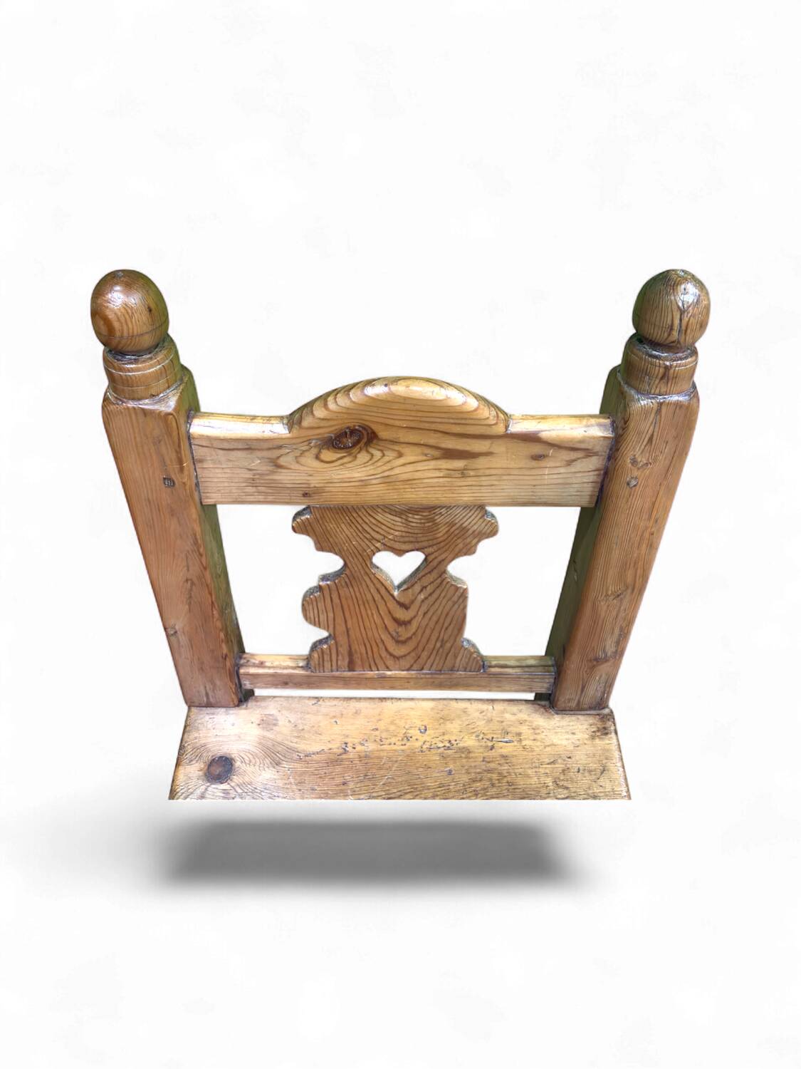 Chaise en bois primitive style brutaliste 19e siècle