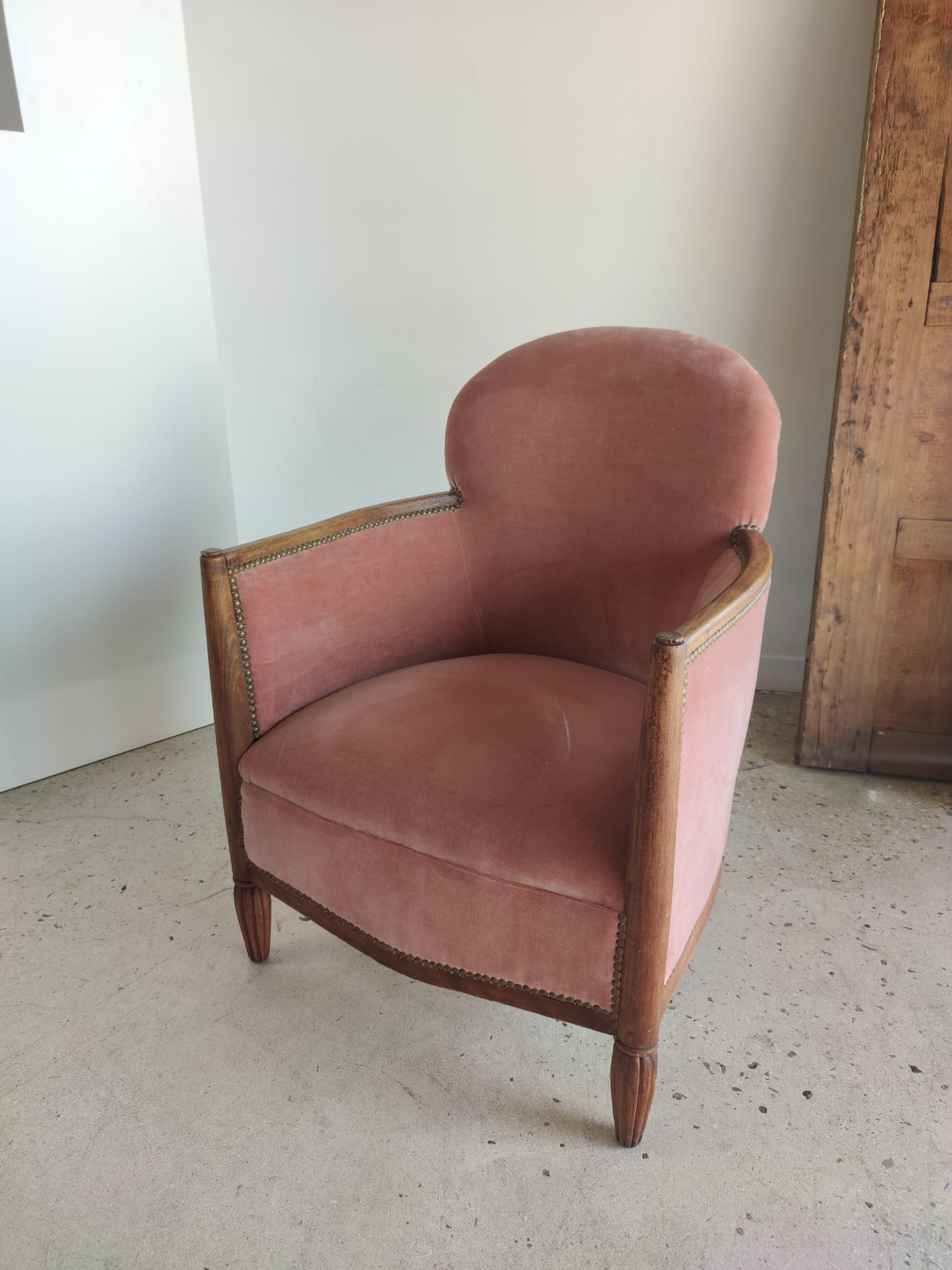 Armchair art deco pink velvet trim