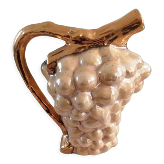 Pitcher of alpho grape cluster