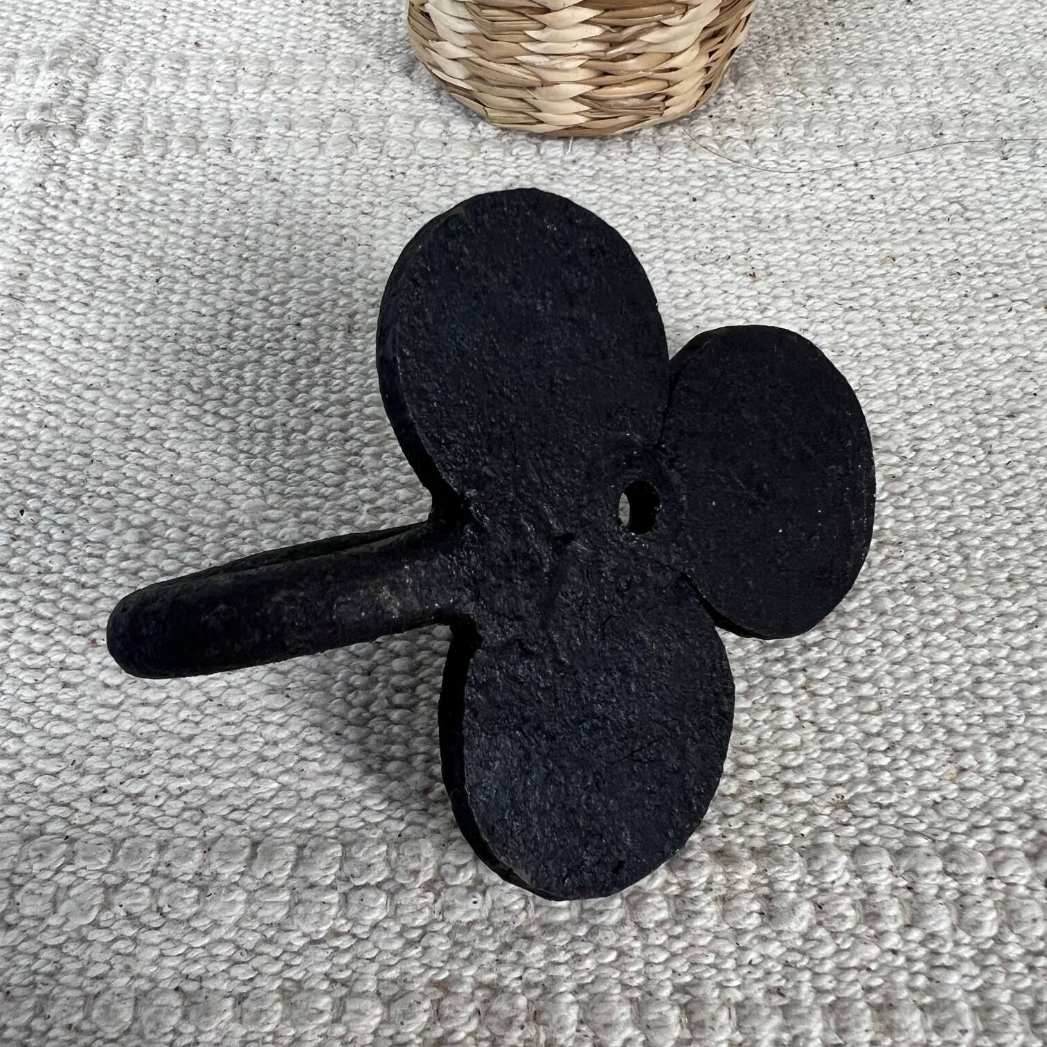 Cast iron coat hook “Clover”
