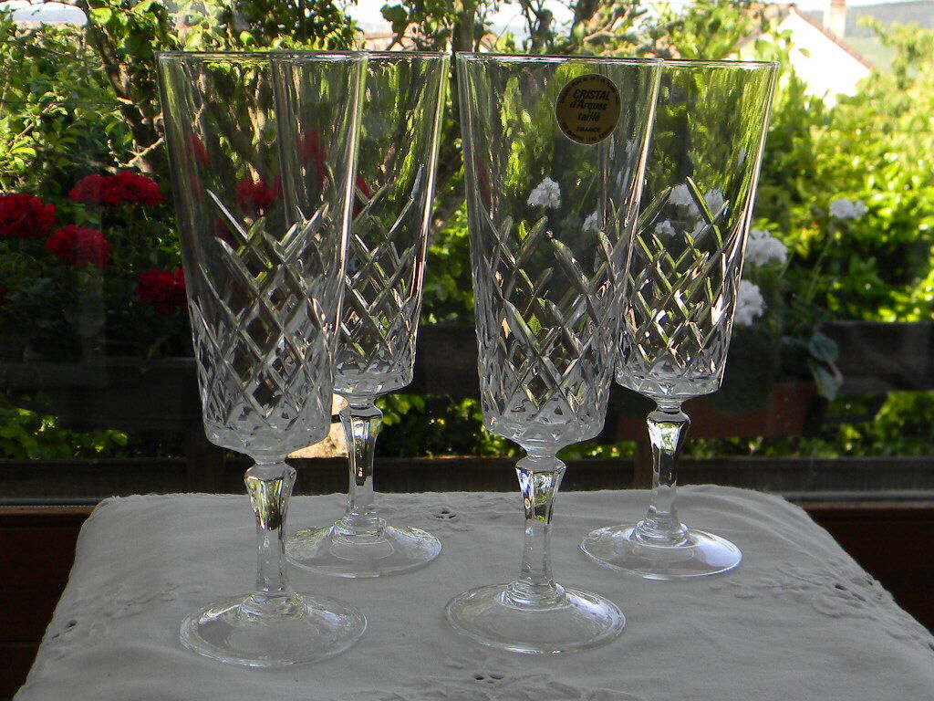 Set of 4 crystal champagne flutes from arques. saumur model.