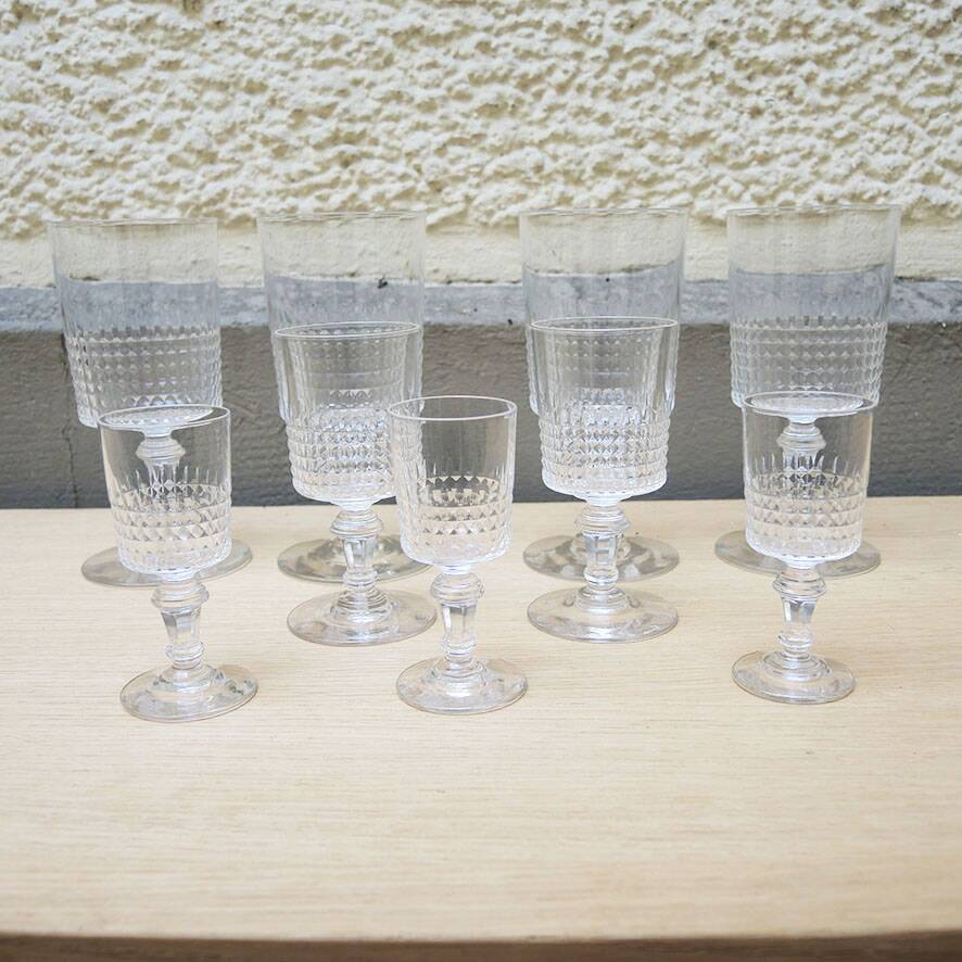 Lot de 9 anciens verres à pied de style Baccarat