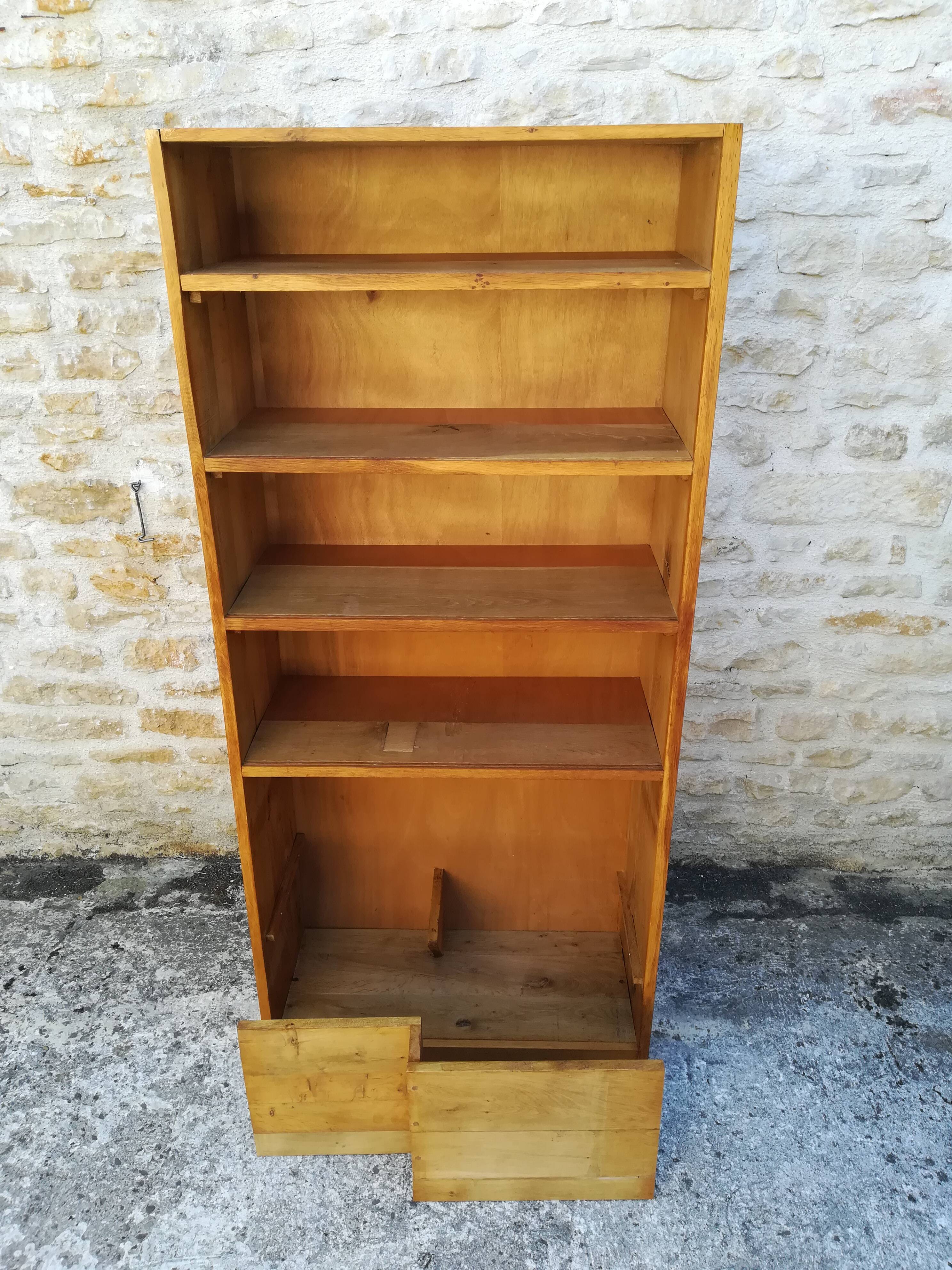 Buffet with sliding doors