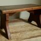 Banc repose-pied ancien en bois massif