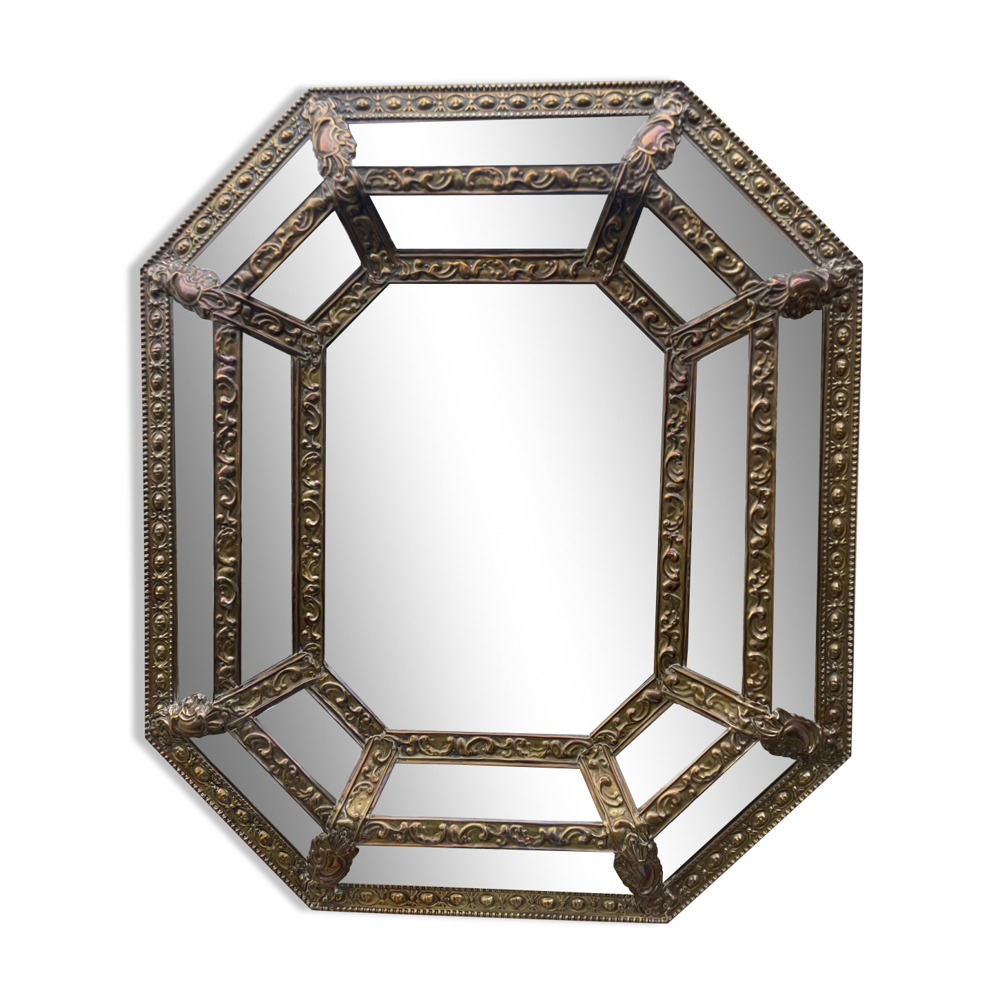 Mirror with parecloses