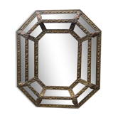 Mirror with parecloses