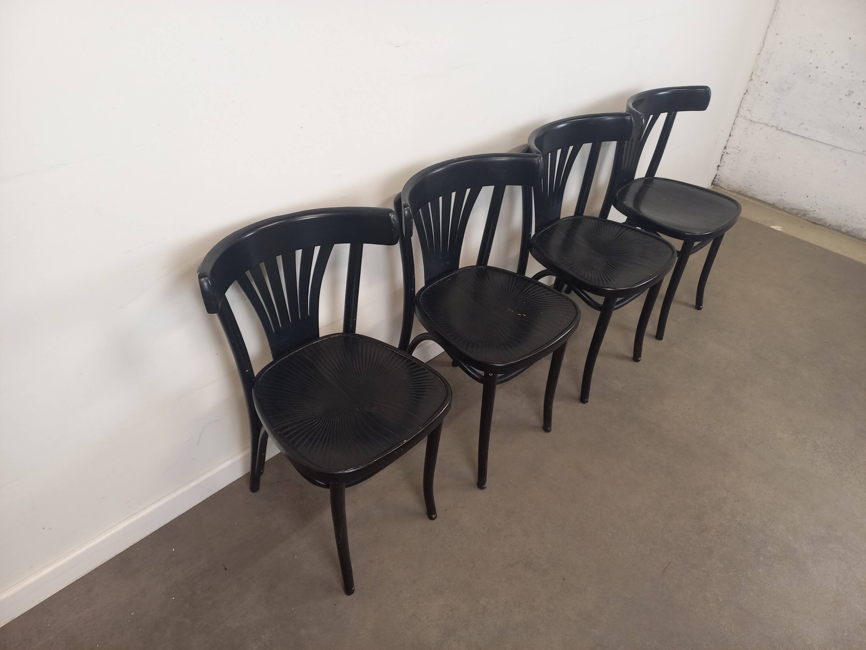 4 chaises bistrot noires