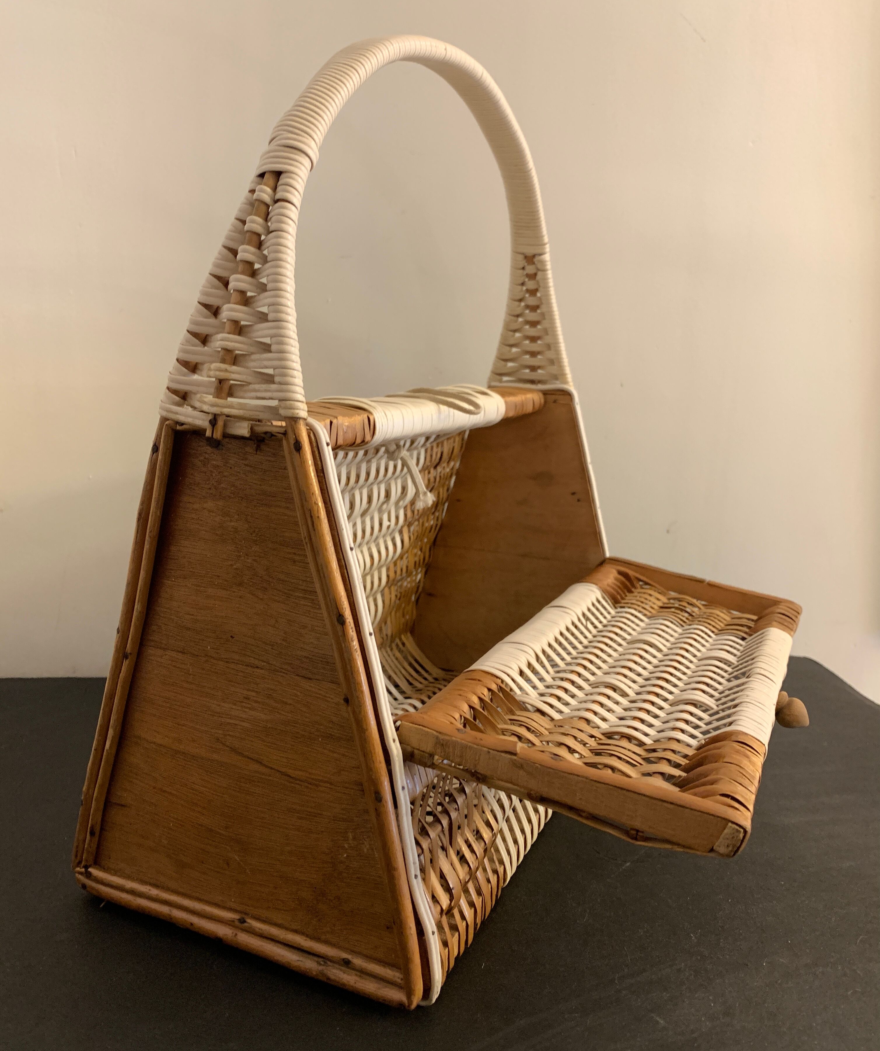 Rattan handbag and scoubidou's threads, 1950