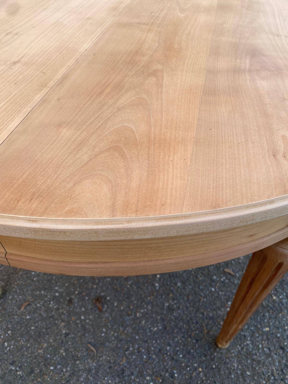 Renovated Louis XVI extendable round table from the 19th century, 260cm.