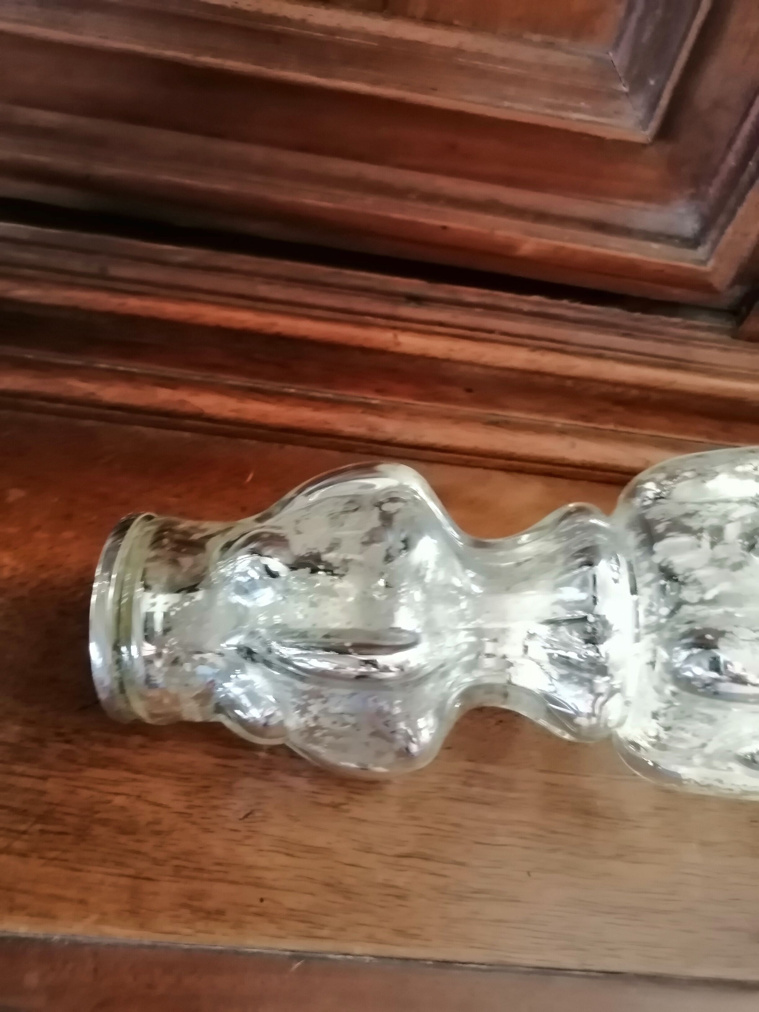 Paire de bougeoirs en verre mercurisé