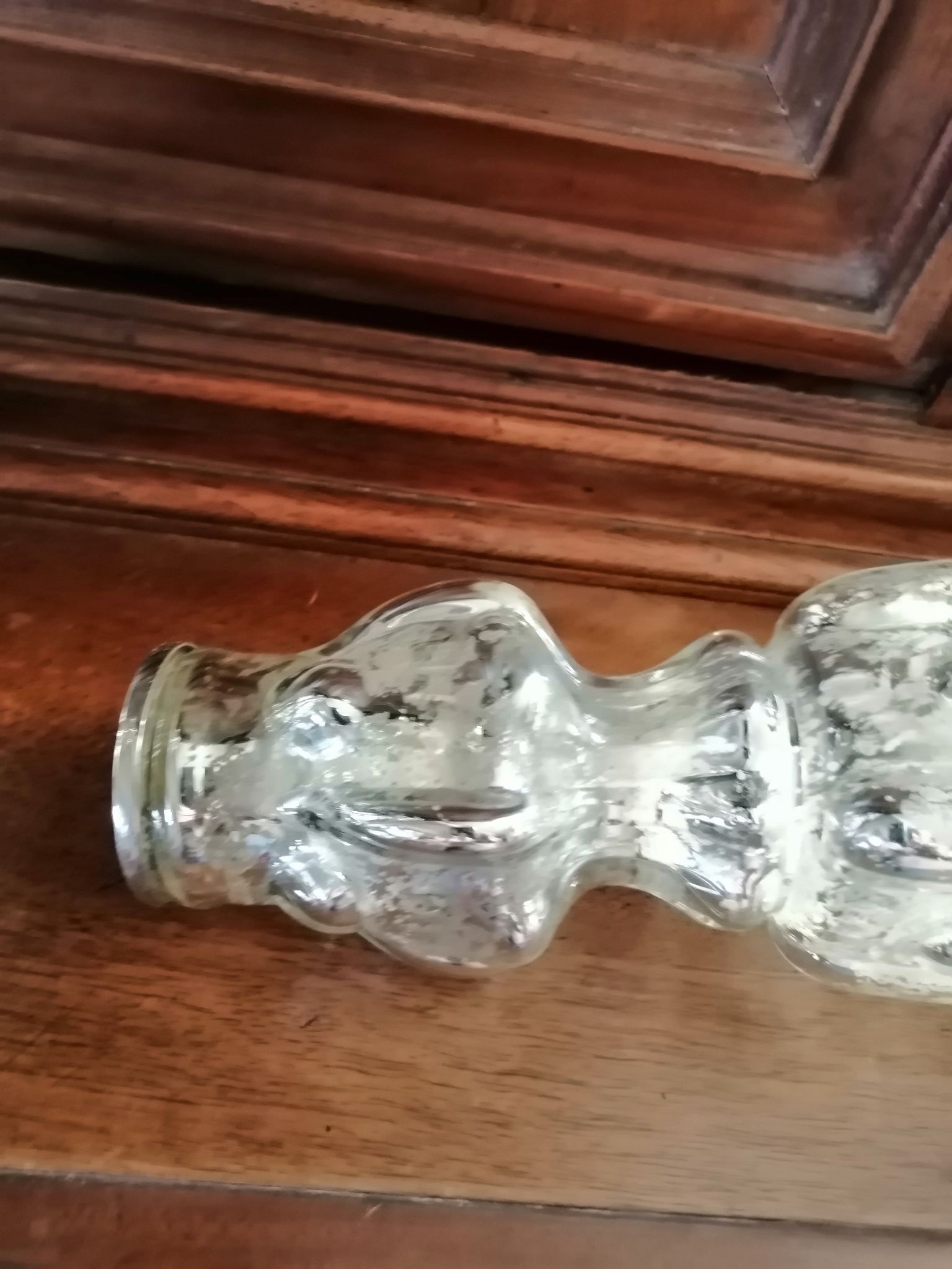 Paire de bougeoirs en verre mercurisé