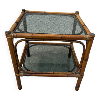Petite table en bambou et plateau en verre
