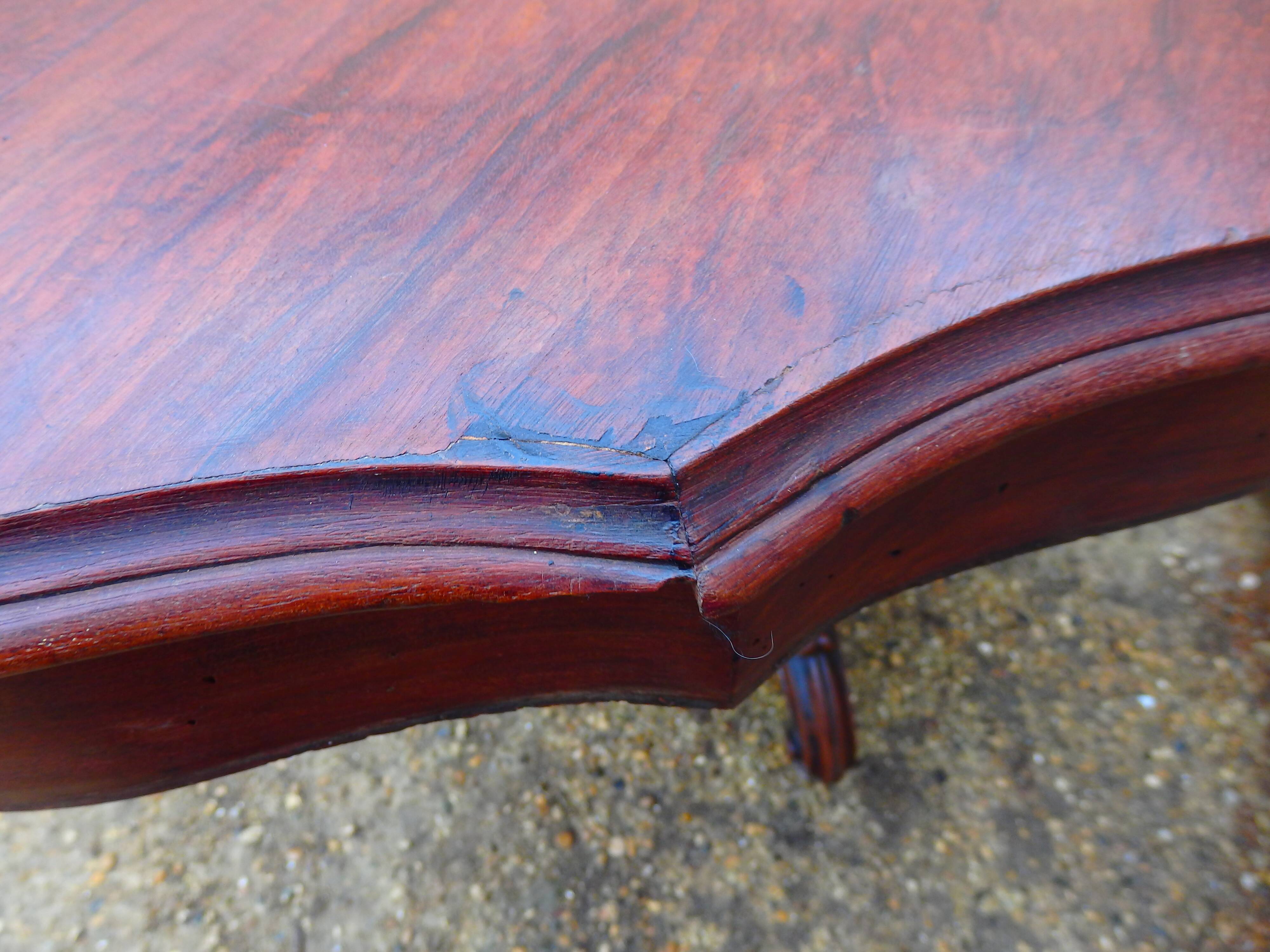 large table pedestal form violin Louis Philippe