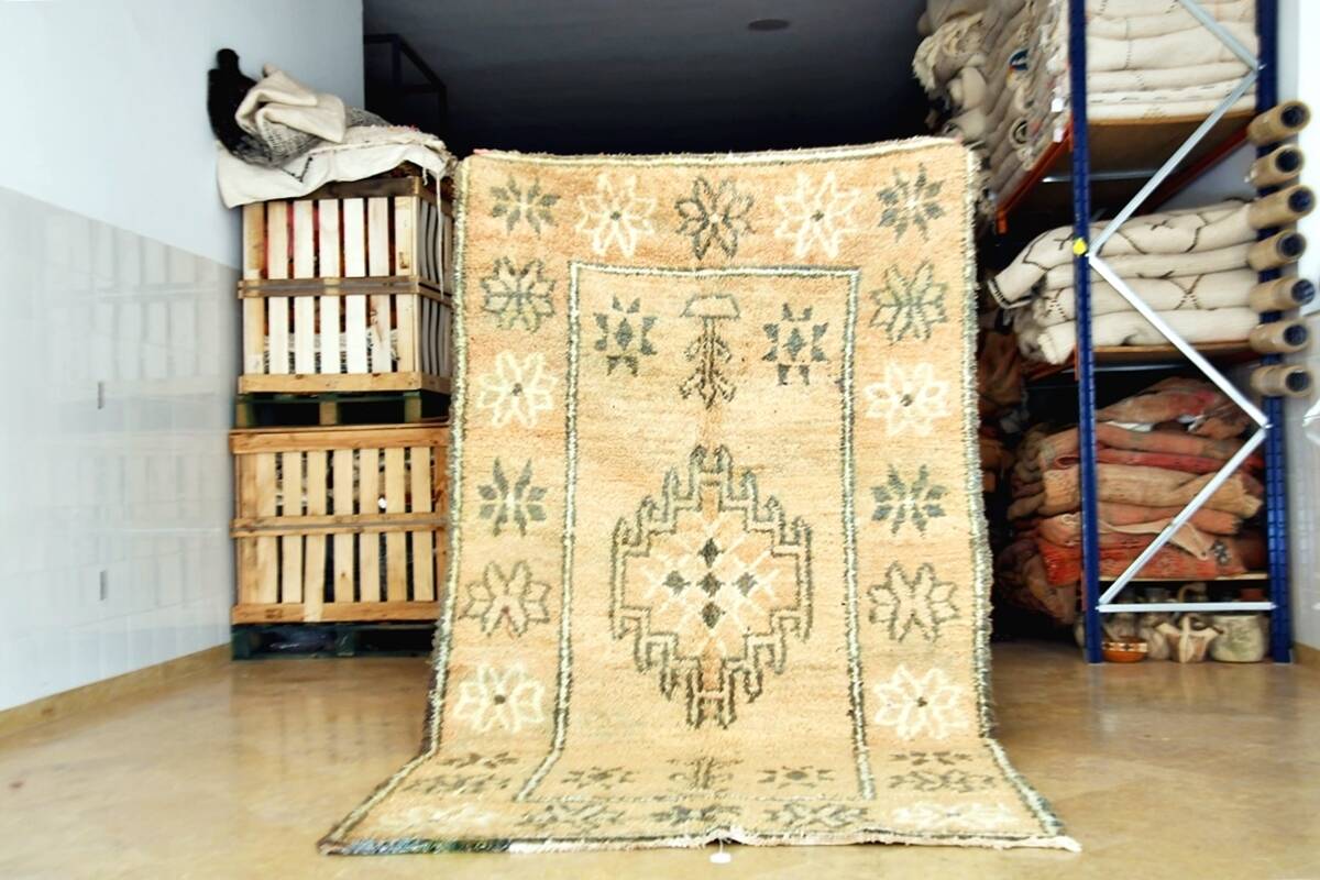 Vintage Boujaad Moroccan Berber rug 268 x 153 cm