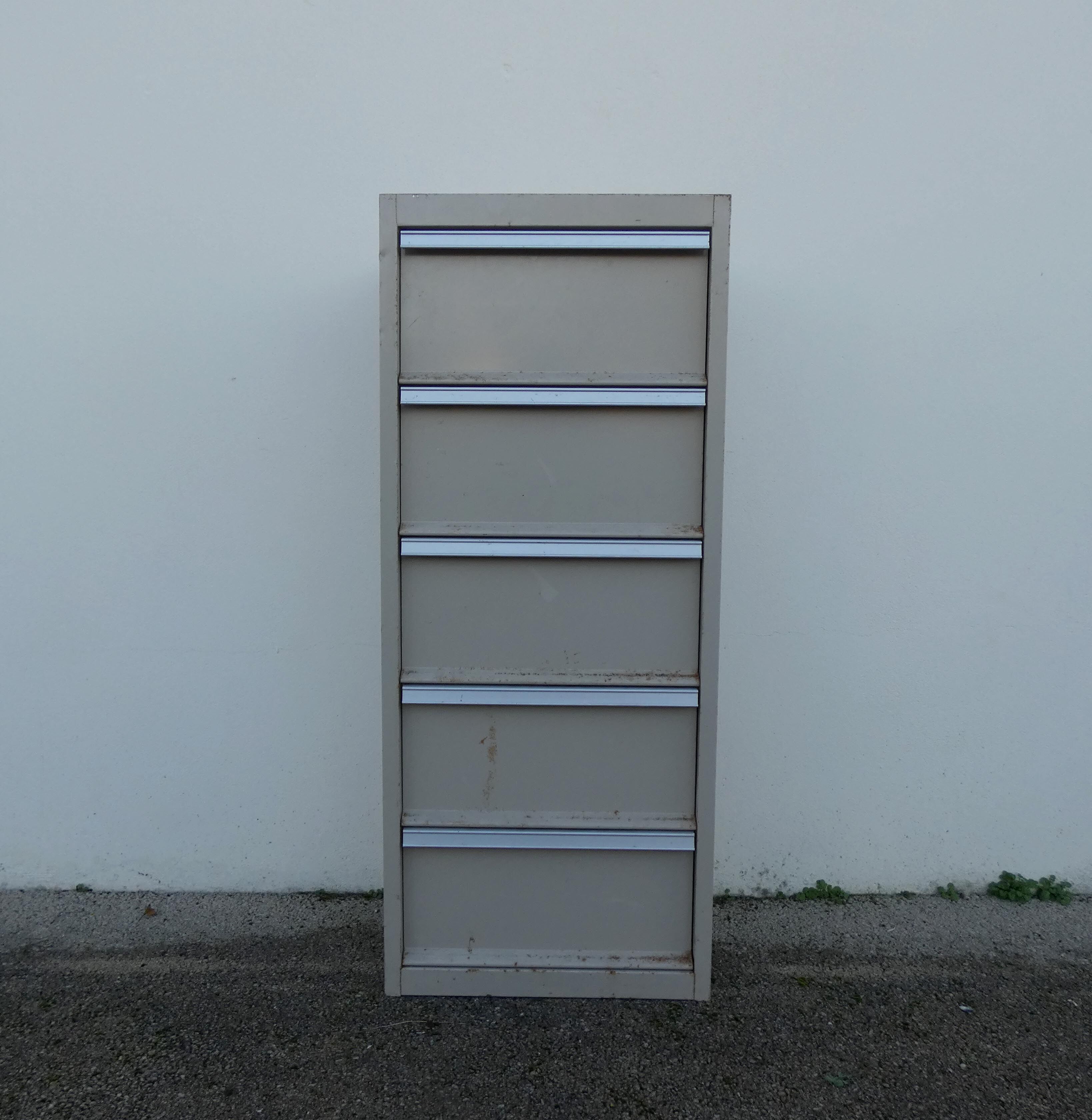 Metal storage locker