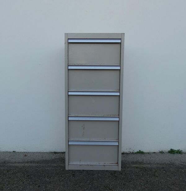 Casier de rangement en métal