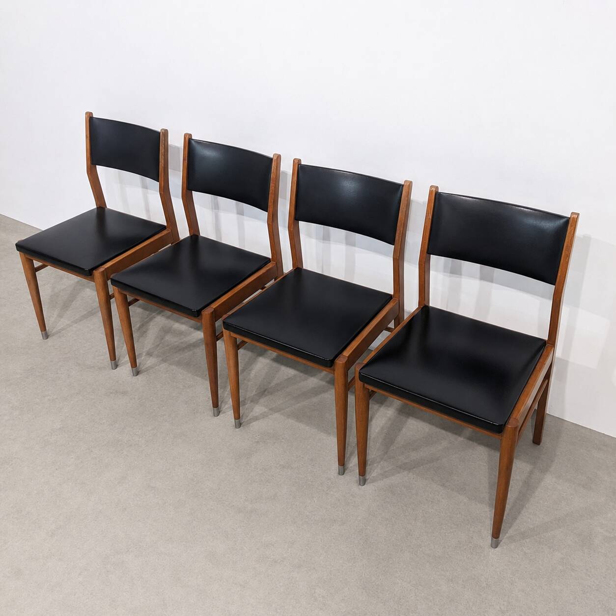 Set of 4 vintage Scandinavian chairs from the 1960s.