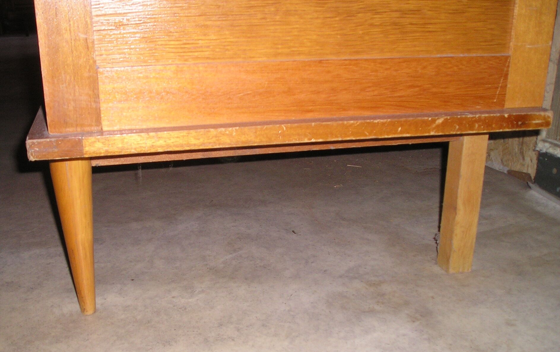 Walk-in wardrobe to ice 1960