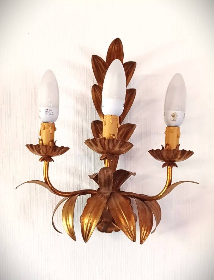 Vintage Italian Florentine wall light in golden bronze metal 1970