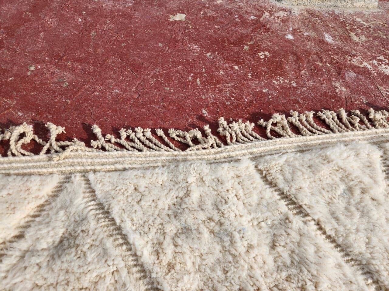 Beni Ouarain Berber rug in cream 300x200 cm – natural wool – handmade
