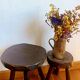 Tabouret tripode brutaliste en bois