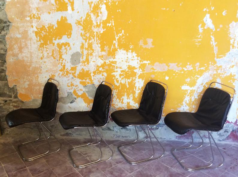 2 Of 4 Italian Mid Century Modern Dining Chairs Chrome And Black Leather Vintage Chairs 1970 S Selency