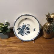Hollow plate decor insects and strawberries, Manufacture Choisy the King, Iron Land, H Boulenger - Co.