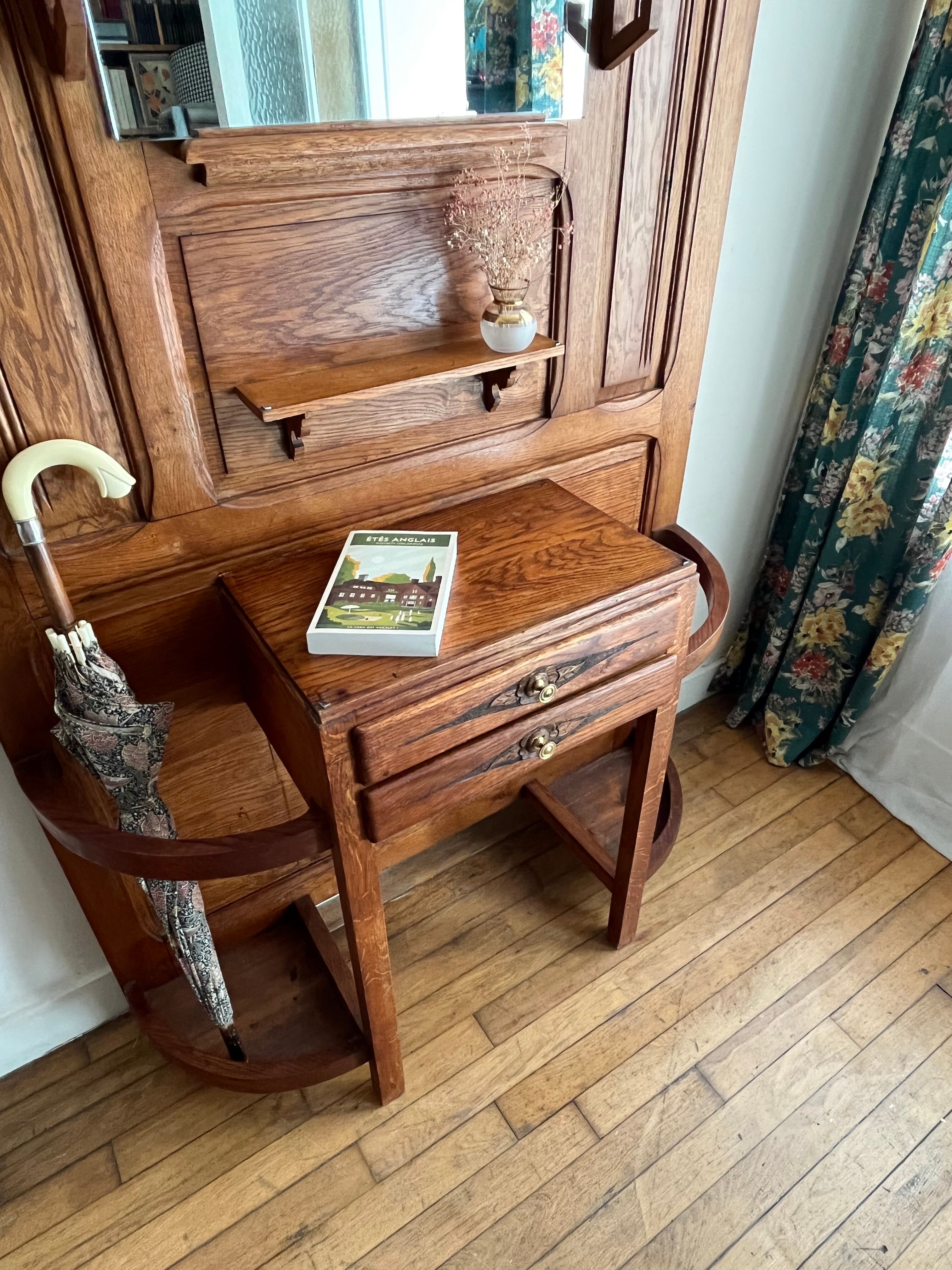 Old cloakroom in solid oak