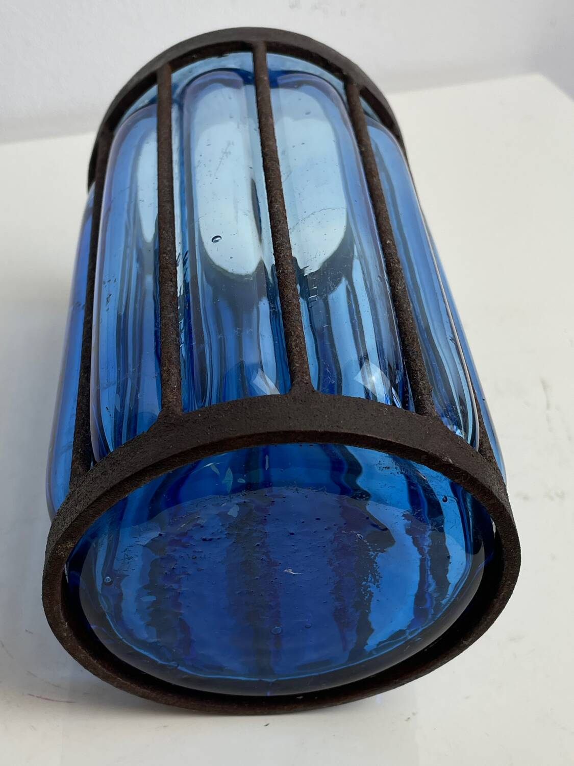 Vase en verre soufflé enchâssé