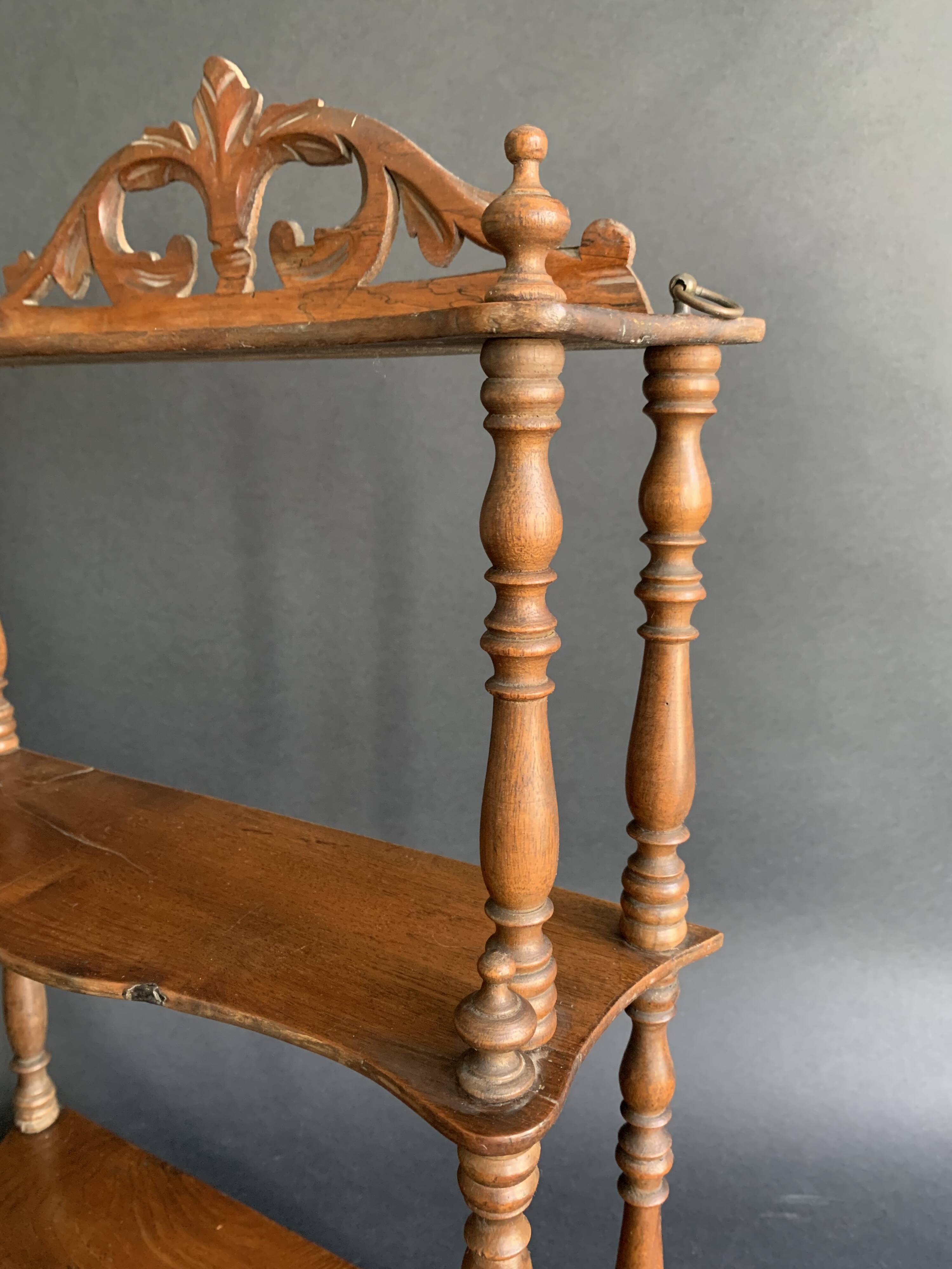 Wall shelf with pediment, in turned Napoleon III wood