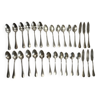 Arts de la table, 30 couverts métal argenté uniplat moitié XXème