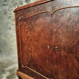 Buffet art déco français en noyer et acajou avec plateau en marbre, fin des années 1920