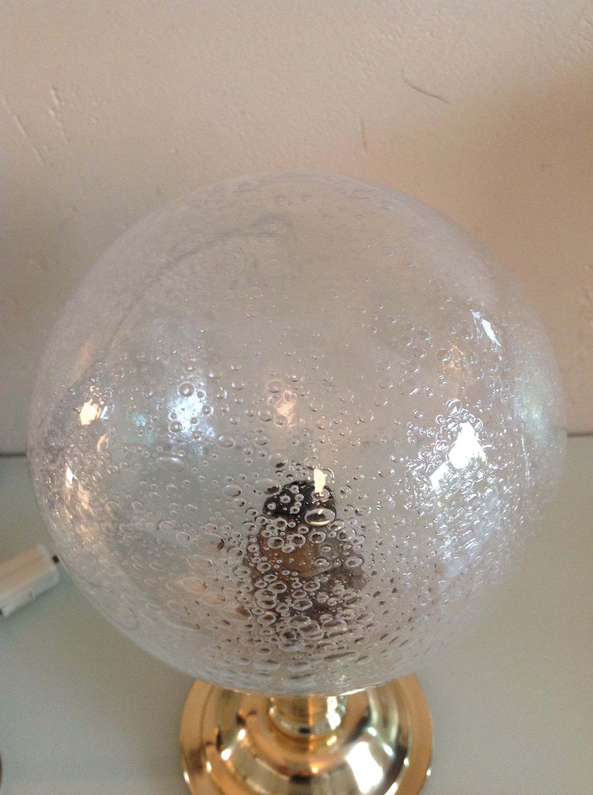 Lampe de chevet en laiton et globe en verre bullé vintage années 60-70