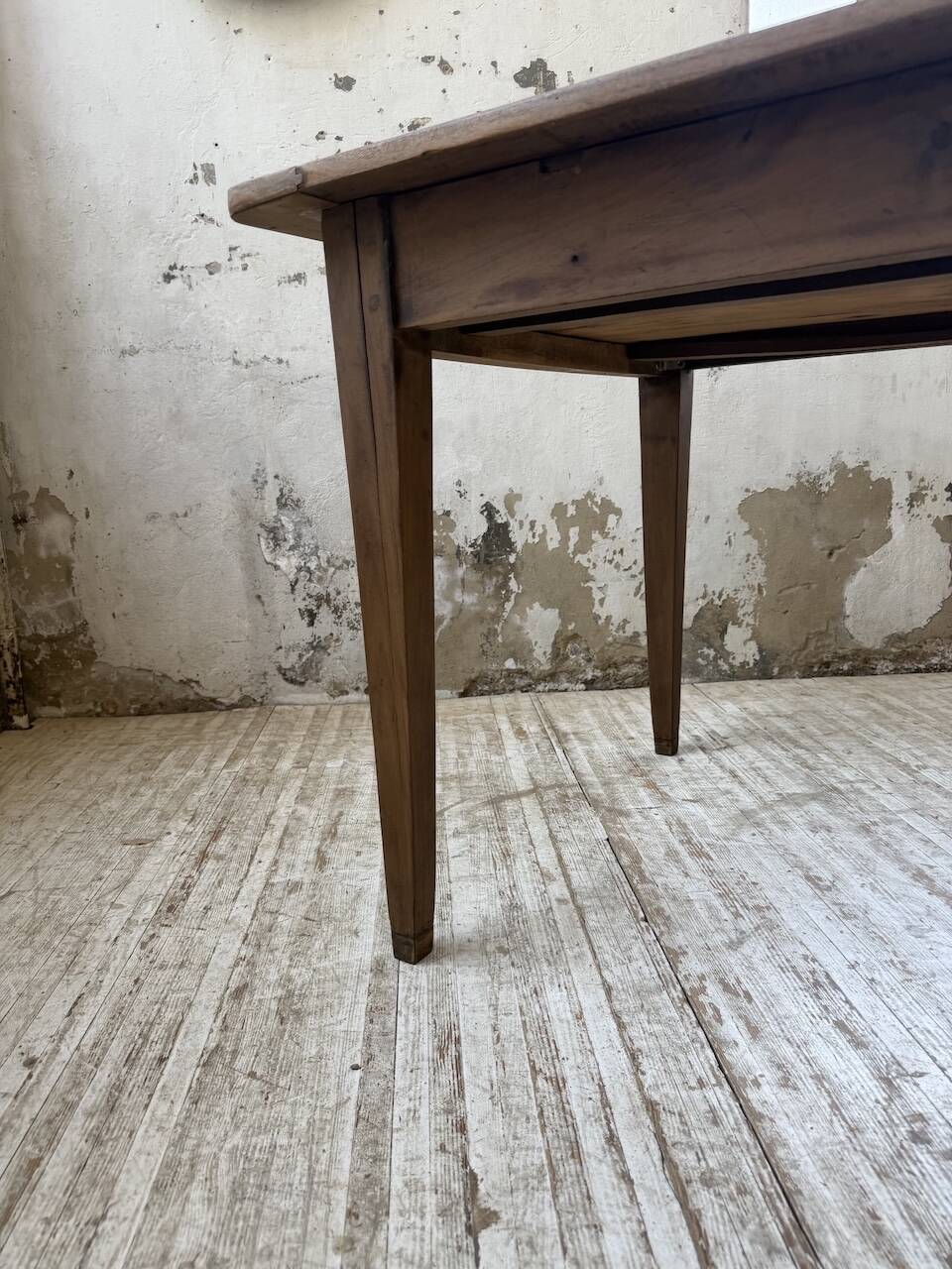 Table de ferme noyer pieds fuseaux 1950