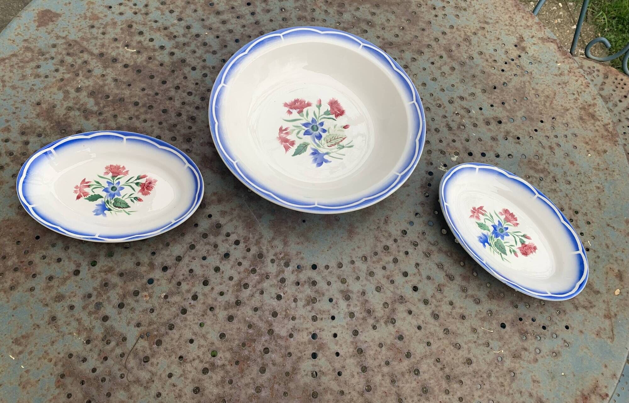 Lot composed of a deep dish and two small serving dishes, Elorn, digoin and sarreguemines model