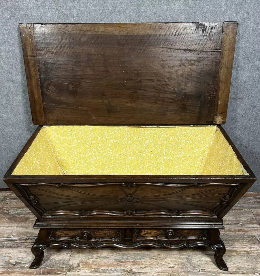 Louis XV style Piedmontese kneading trough in solid walnut circa 1850