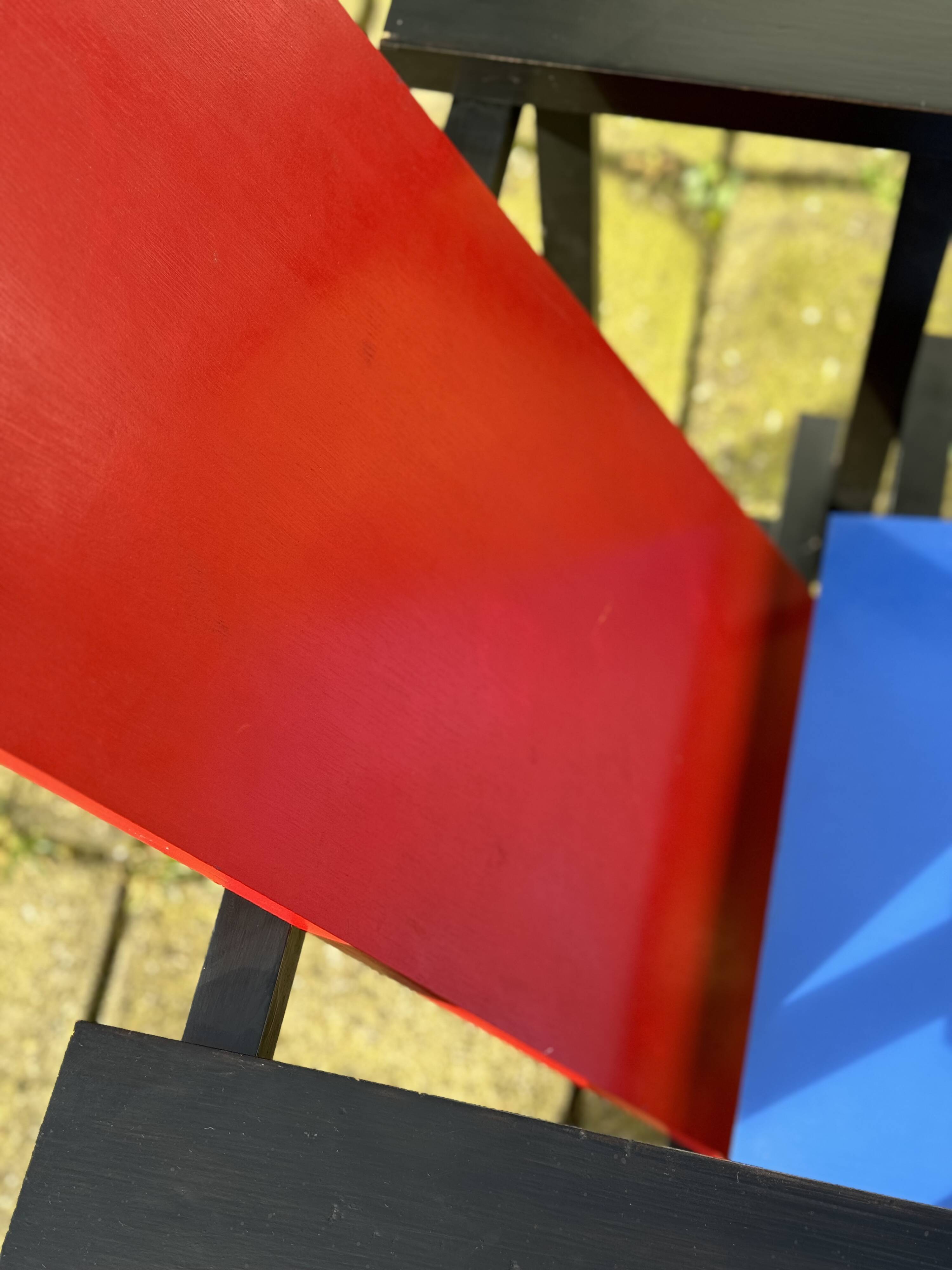 Reproduction de chaise rouge et bleue Rietveld