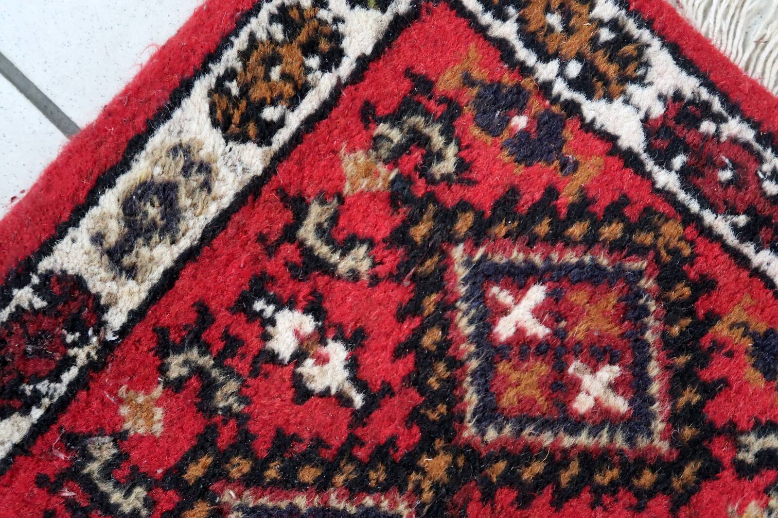 Tapis vintage du Moyen-Orient Hamadan fait main en laine – 40 x 56 cm