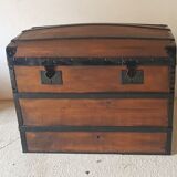 Curved travel trunk
