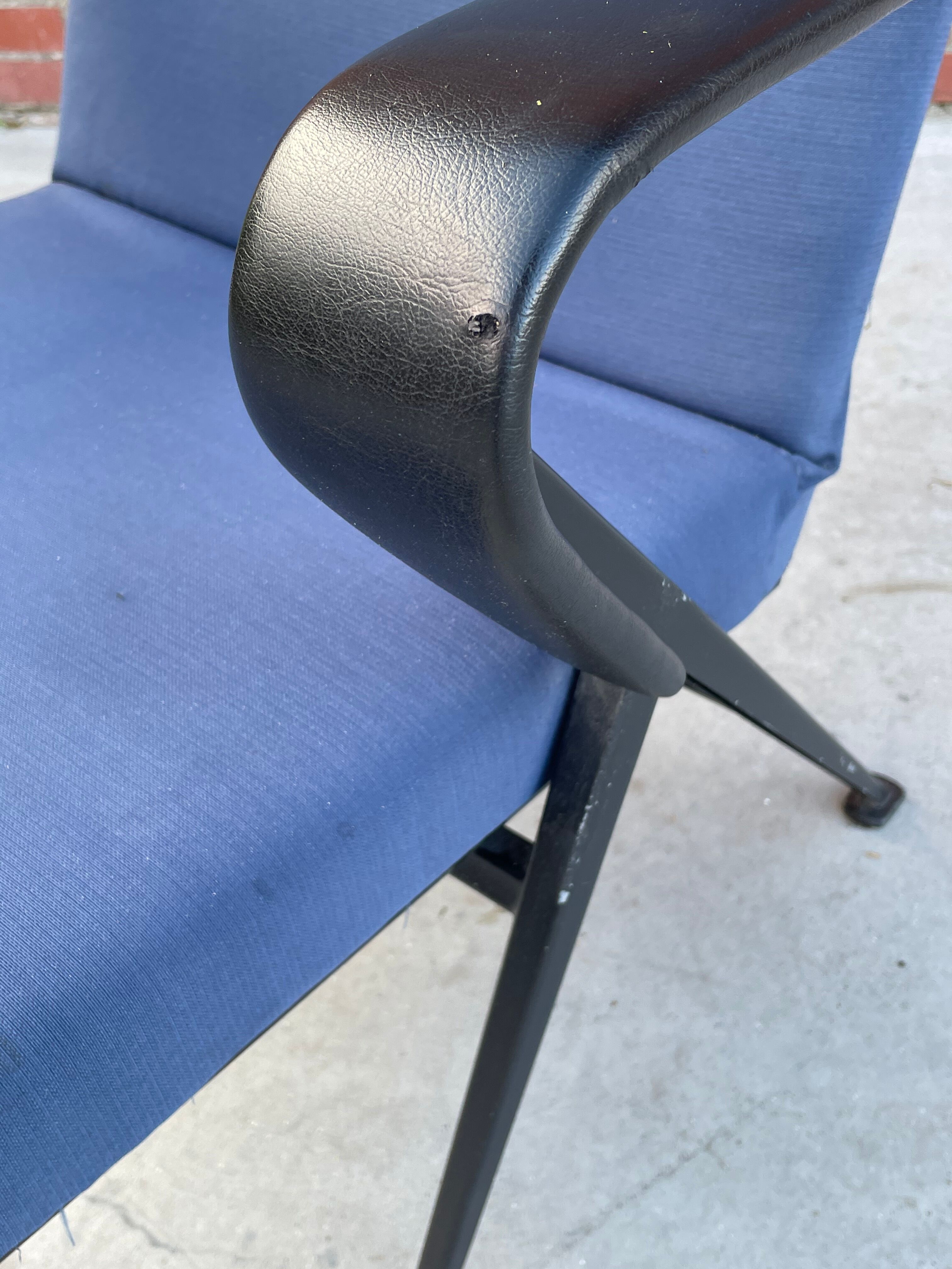 set of 2 Repose armchairs by Friso Kramer for Ahrend de Cirkel