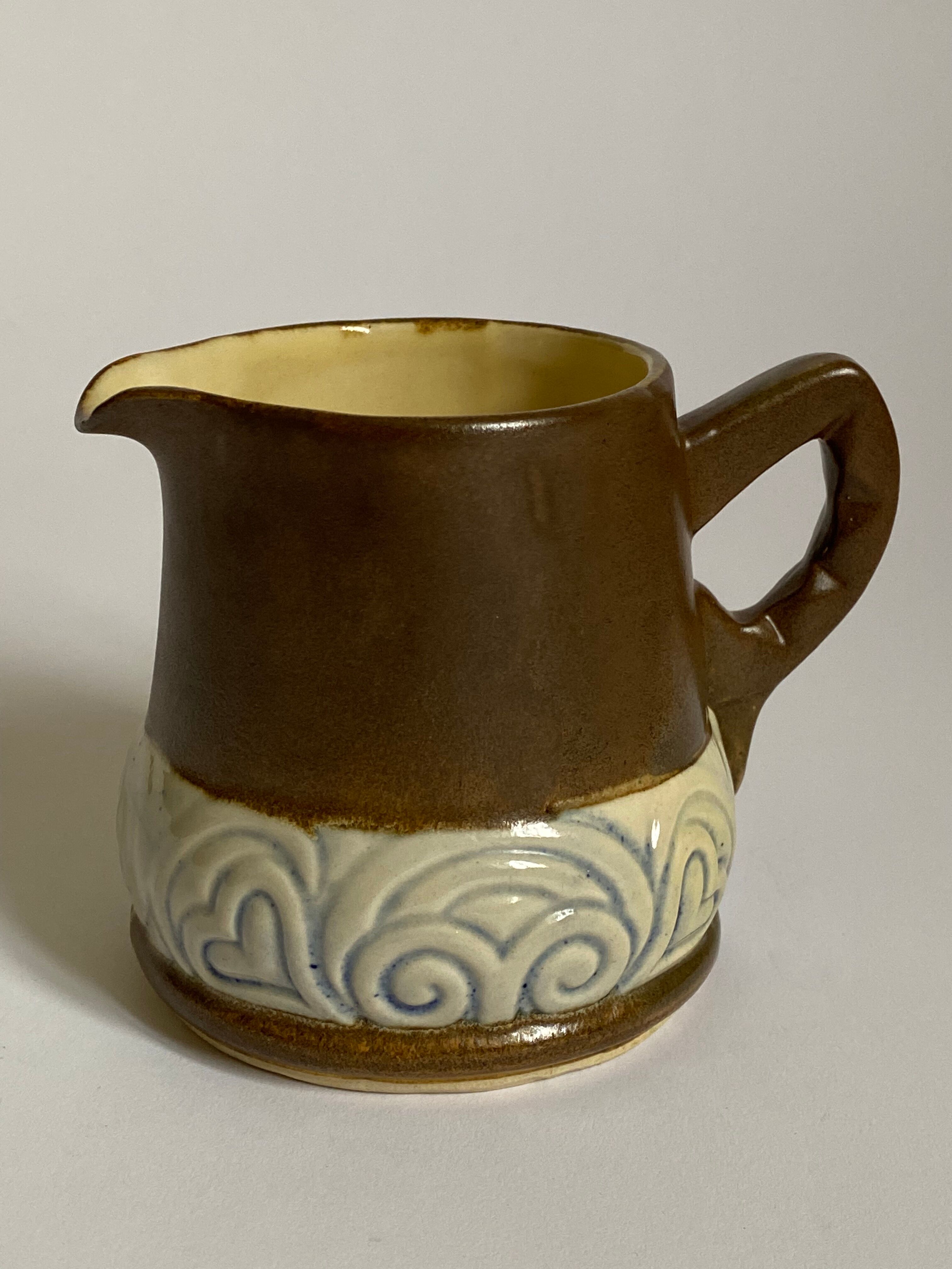 Theiere and milk jar thereof