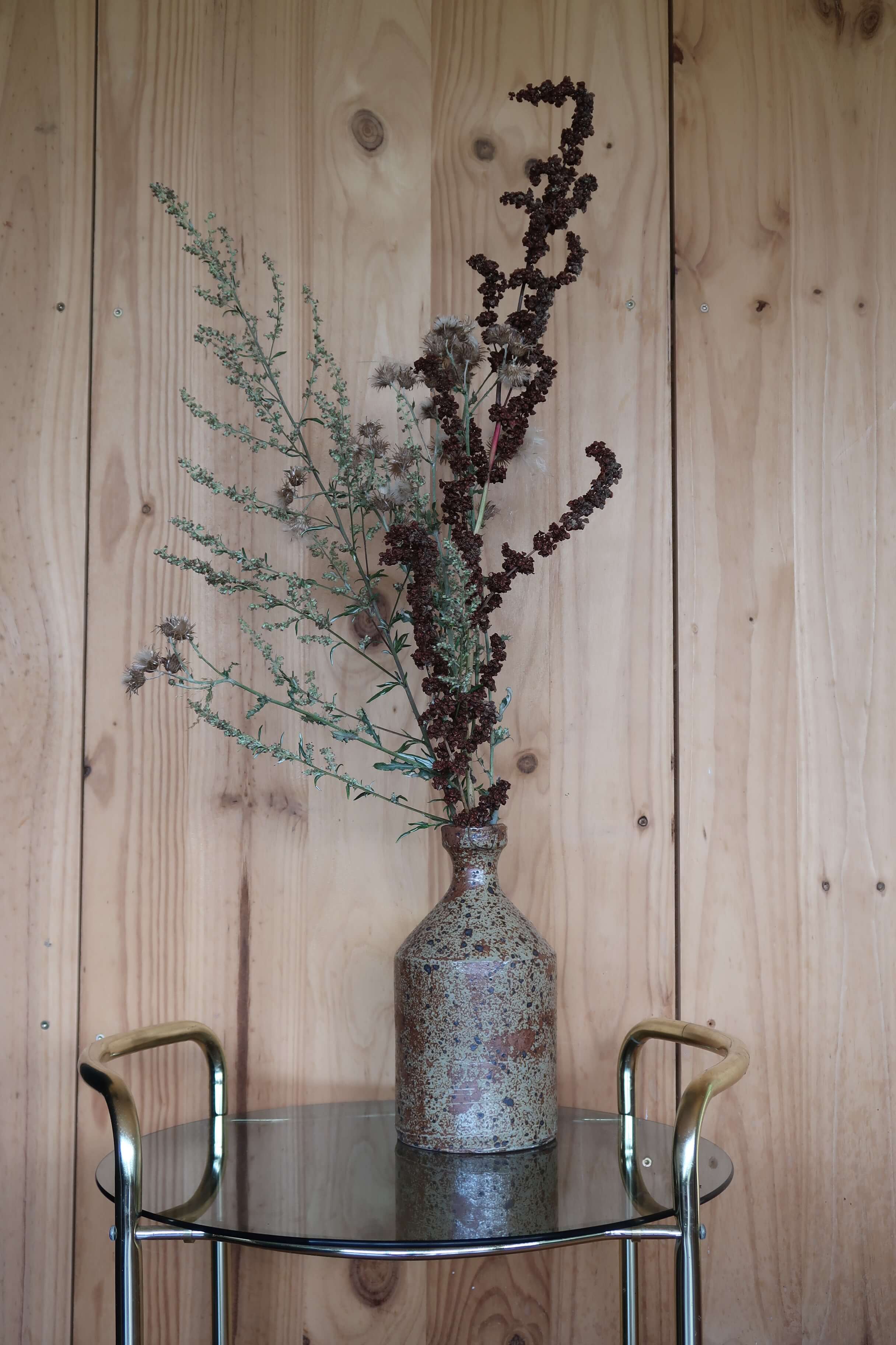 Speckled sandstone vase