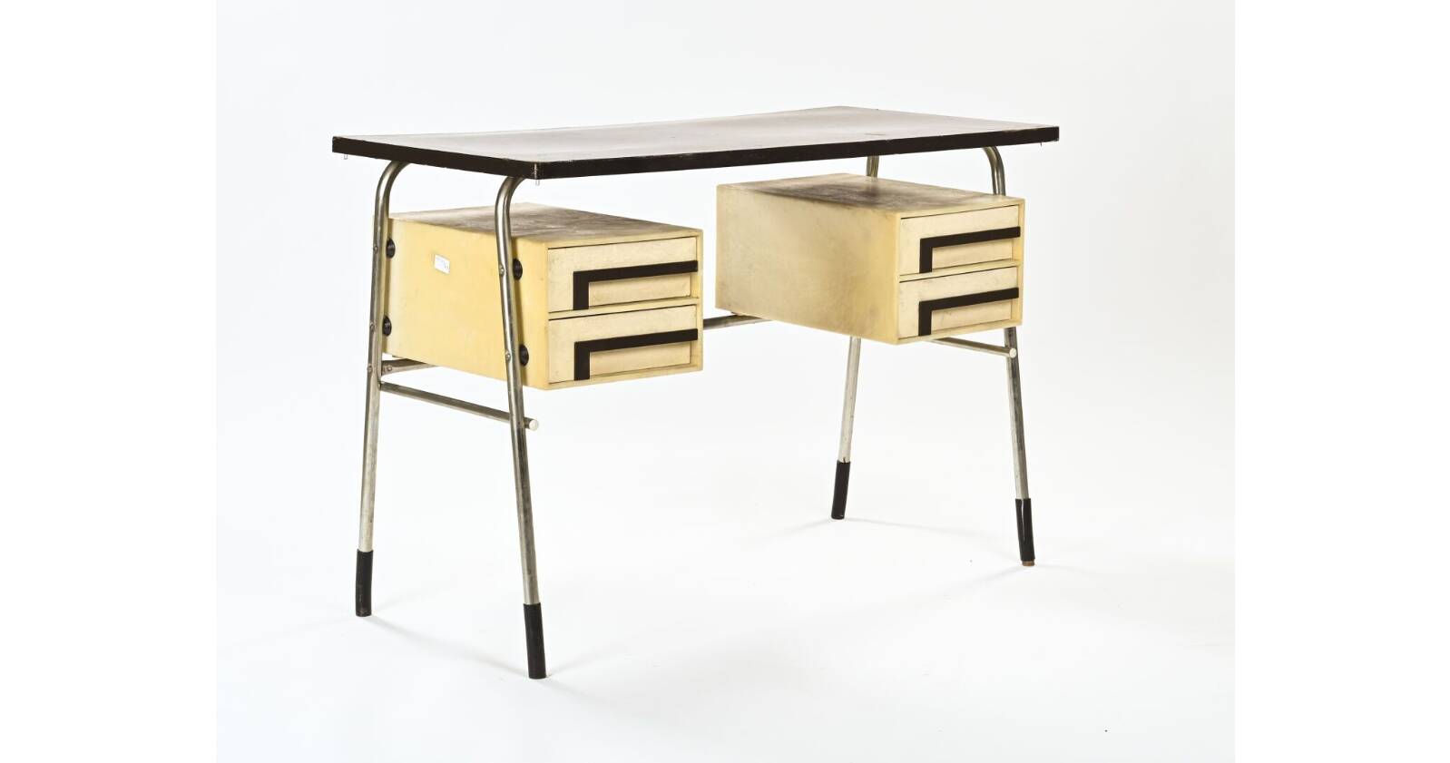 Desk with tubular base in chromed metal