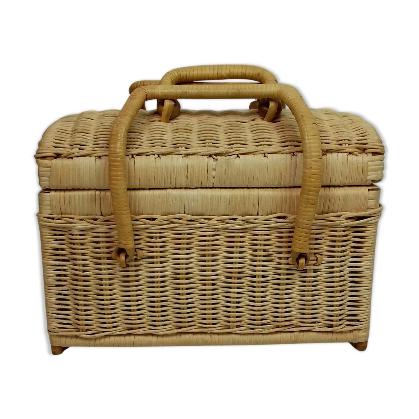 Clear wicker vanity - 2 coves