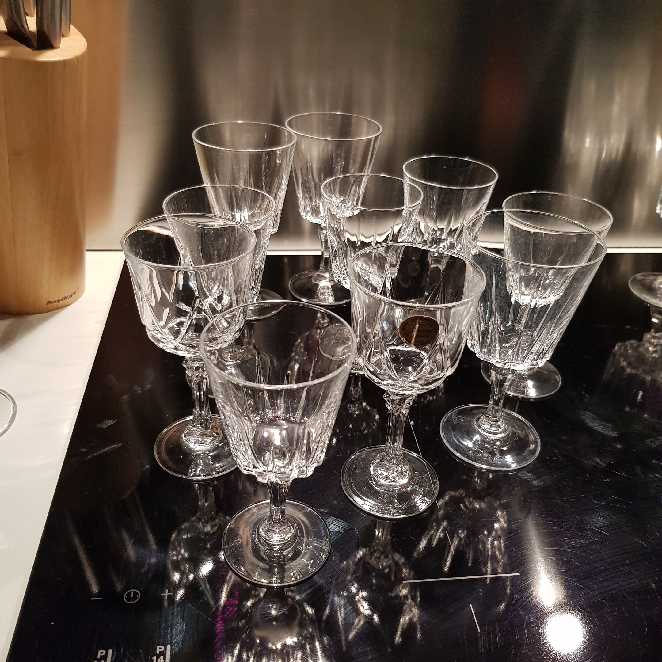 batch of 10 departed crystal glasses