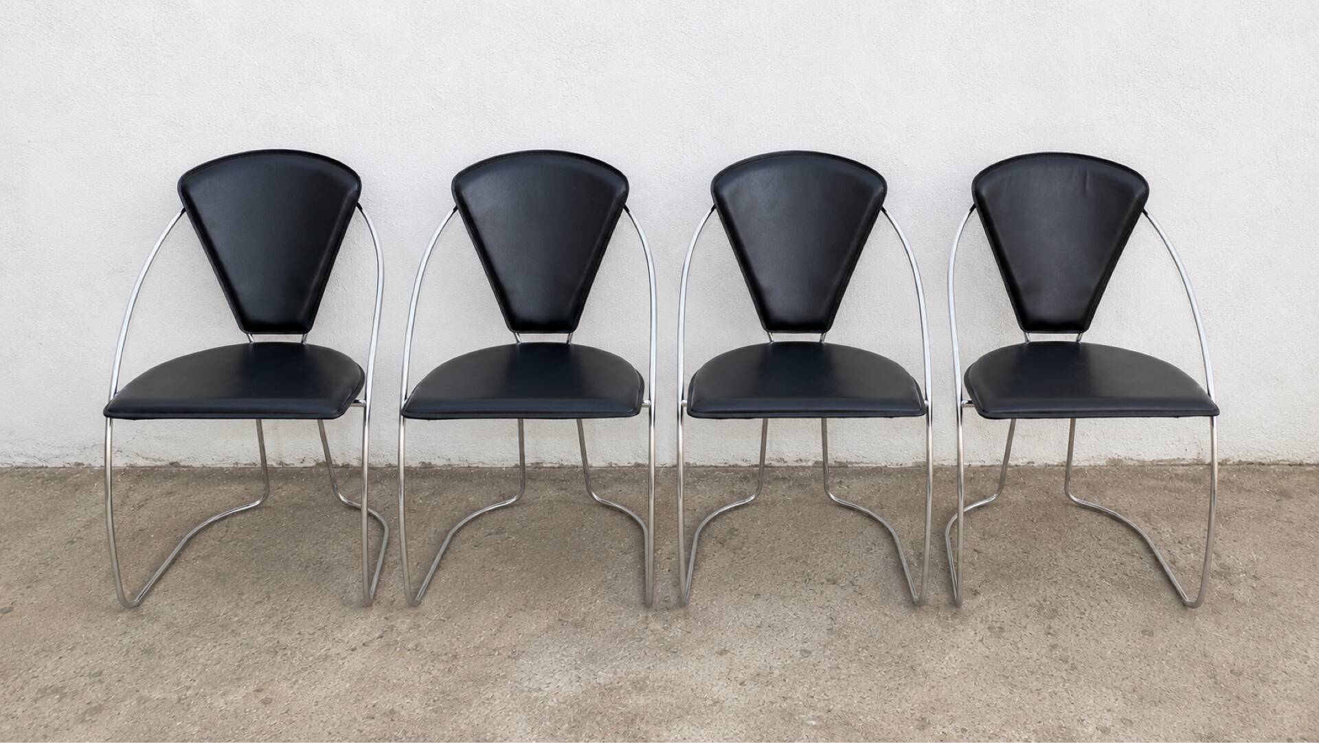 Set of 4 vintage Italian chairs, Linda de Arrben style, 1980s.