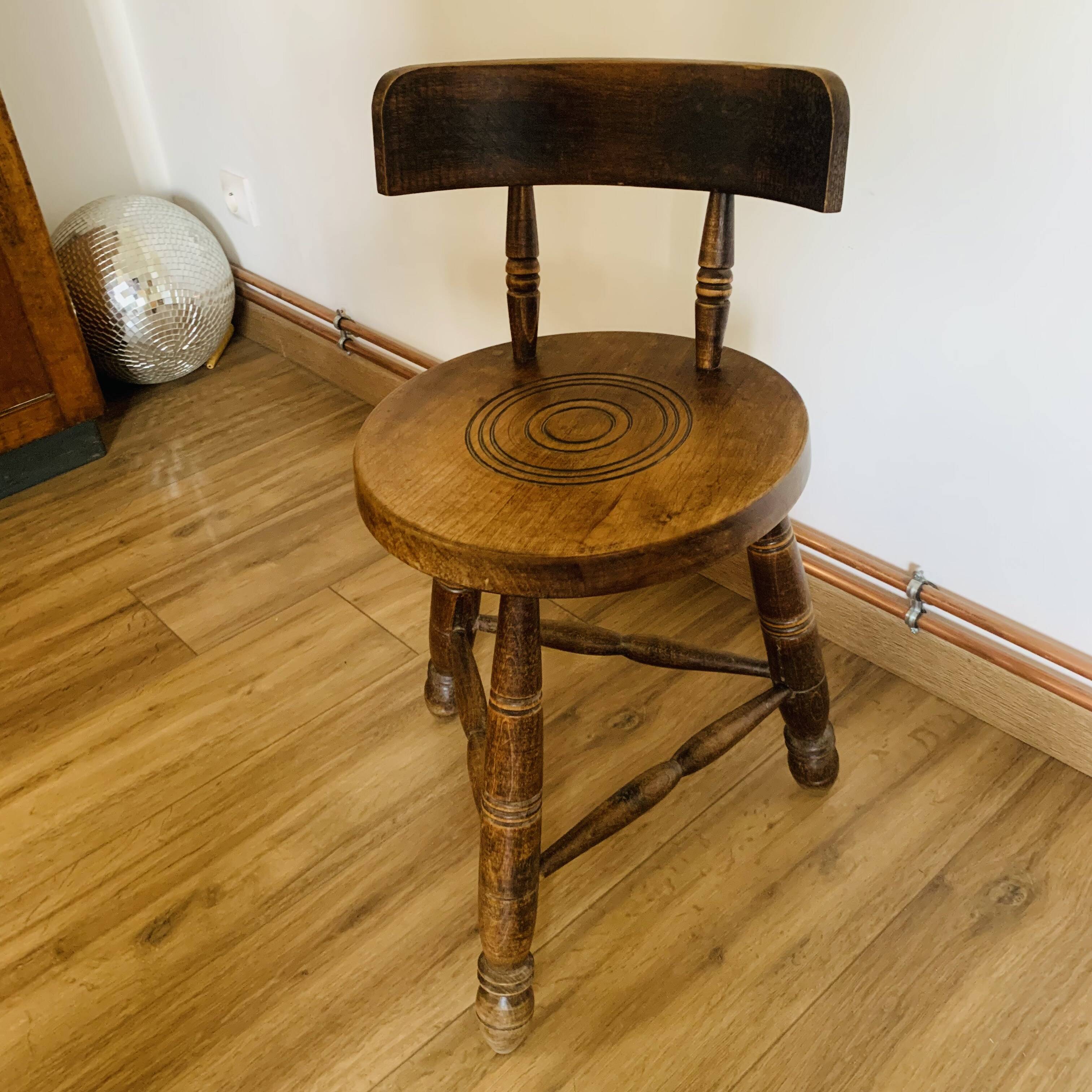 Tripod stool with backrest