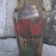 Vase en verre rose à fleurs rouges vintage