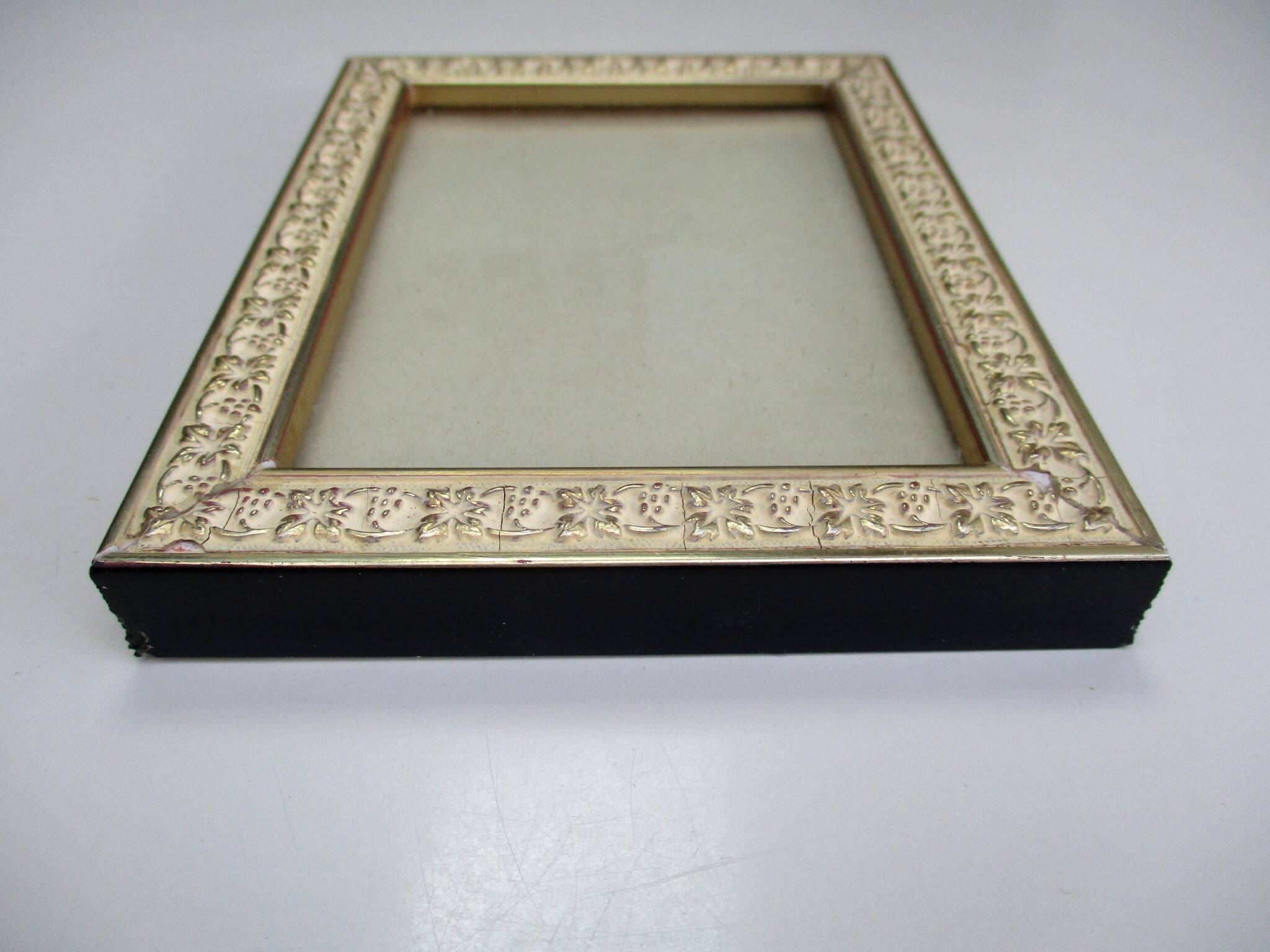 Vintage frame for 84 x 113 mm subject