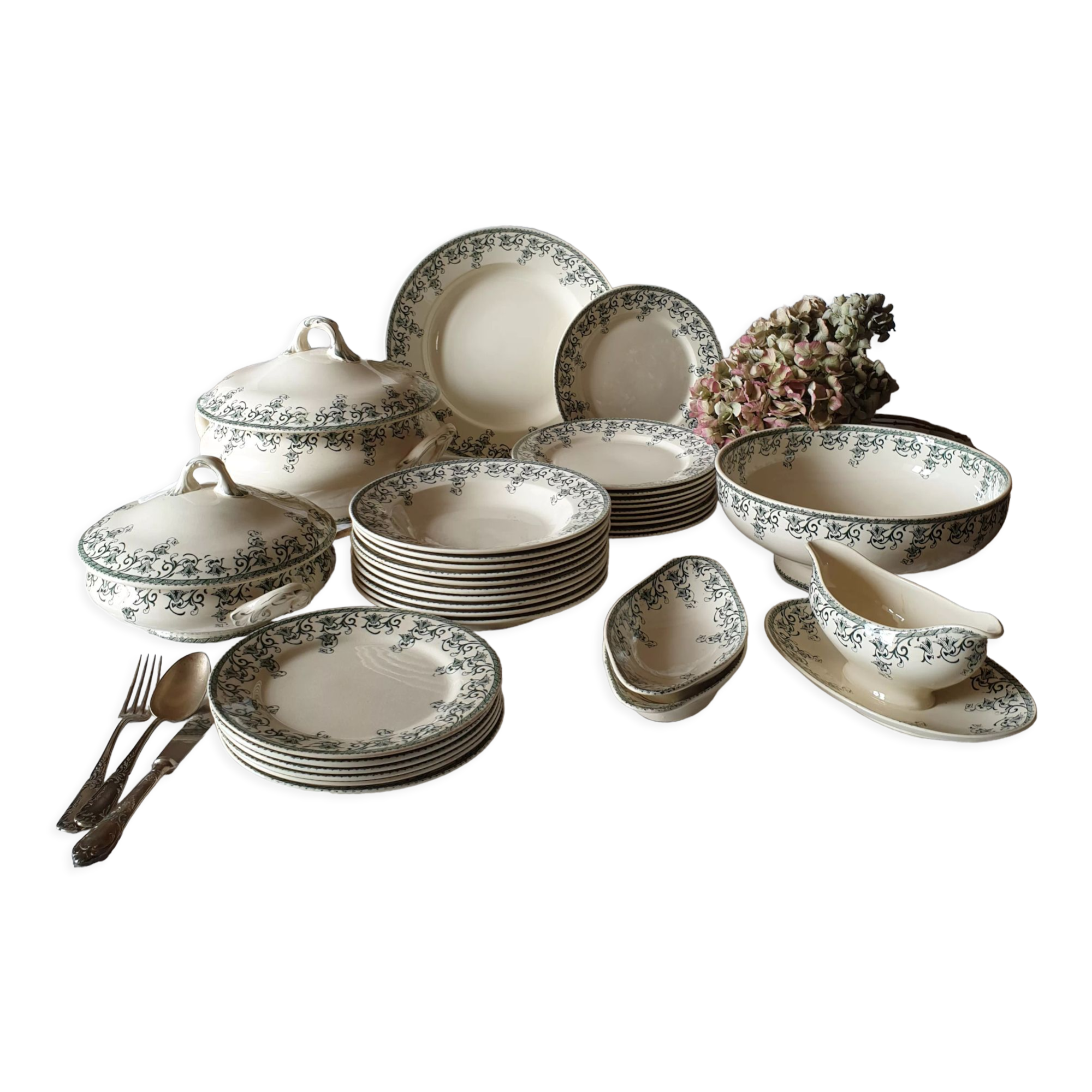 33 pc antique green white transferware dinner service c1900 U&C Sarreguemines France, 10 places